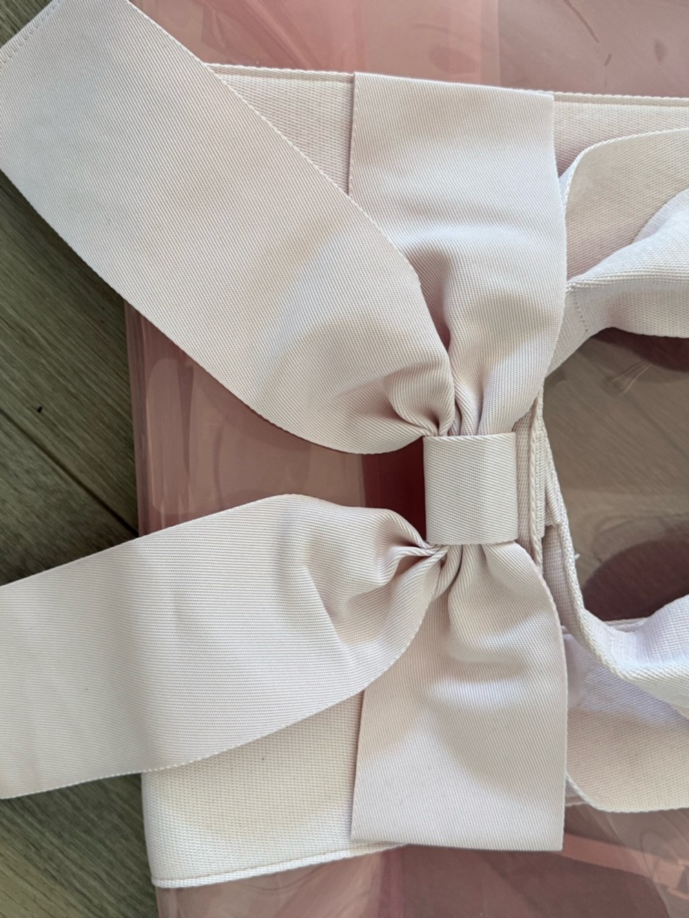 case-mate Pink Clear Tote with Bow Handles and Detachable Pouch - Picture 4 of 6